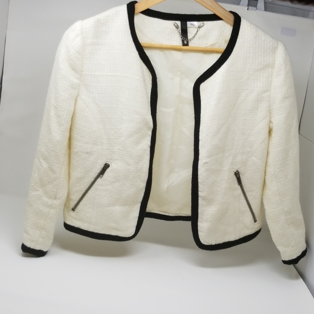 Divided by H&M Short Blazer - Very elegant